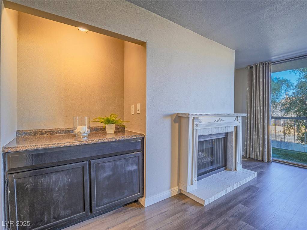 Las Vegas, NV 89169,725 N Royal Crest CIR #213