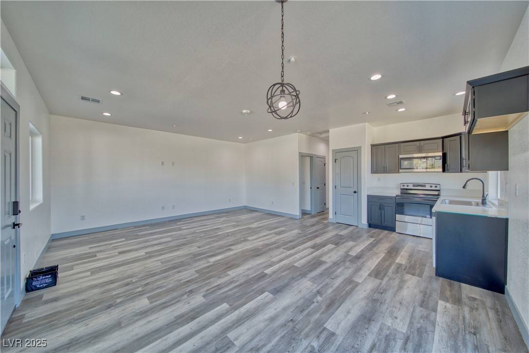Pahrump, NV 89048,376 E Erin ST #1