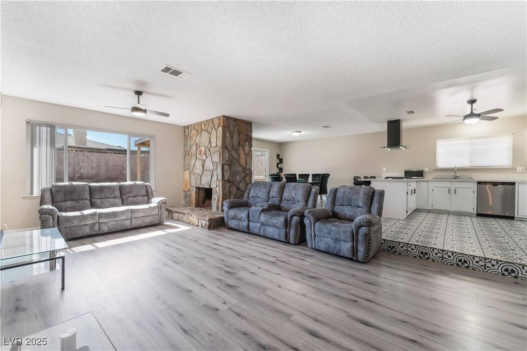 Las Vegas, NV 89145,7817 Aplin AVE