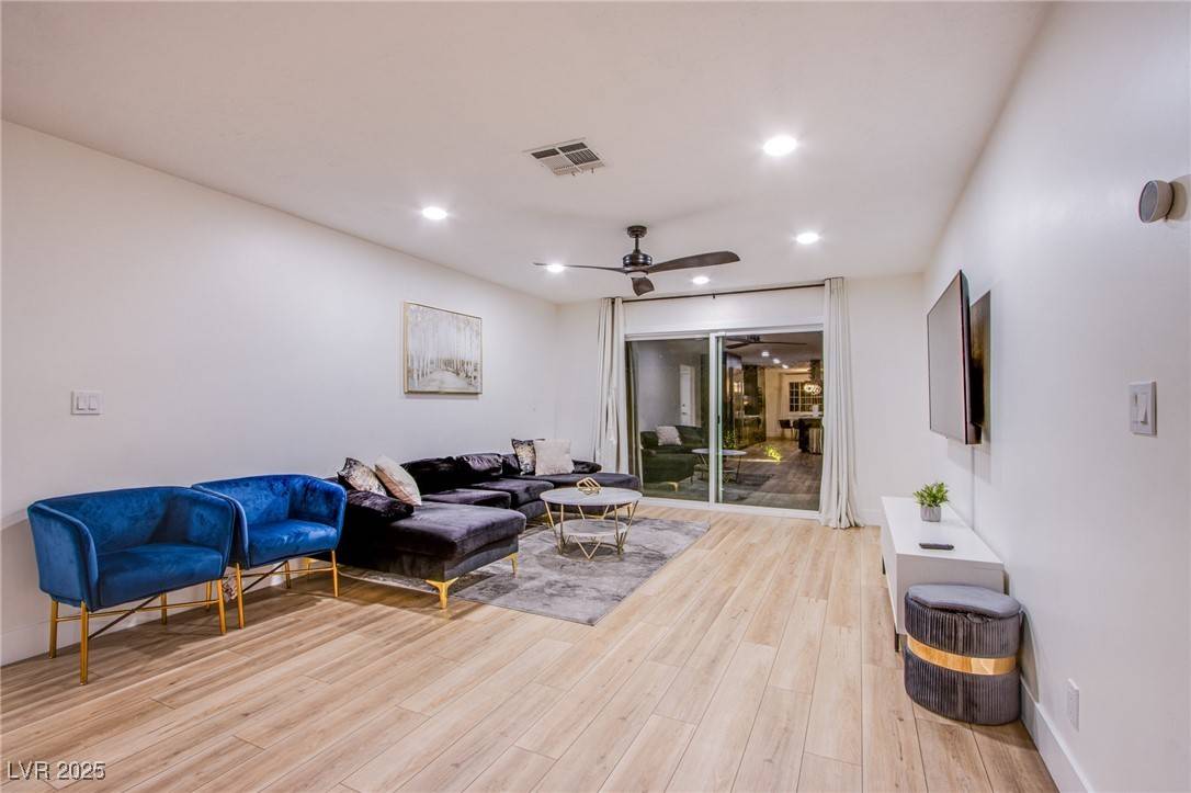 Las Vegas, NV 89121,3057 Downing PL