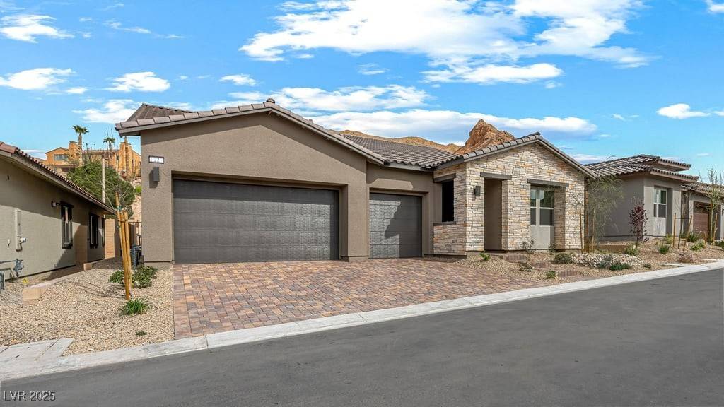 Henderson, NV 89011,22 Barrio Alto CT