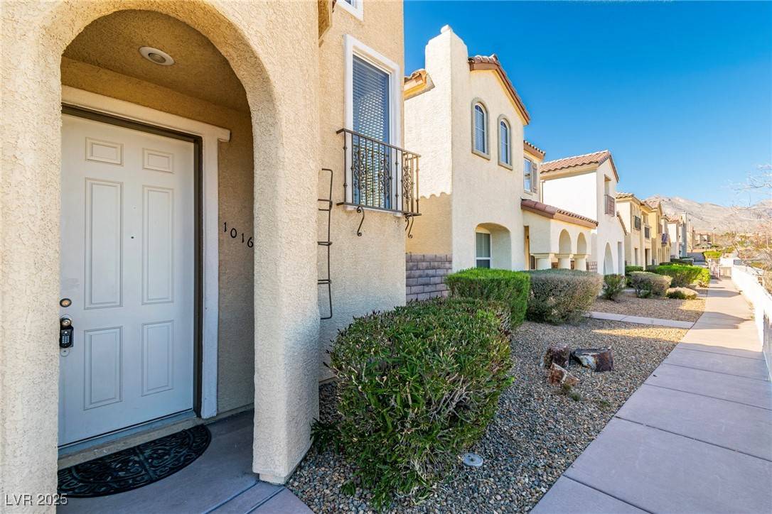 Las Vegas, NV 89138,1016 Douglas Flat PL