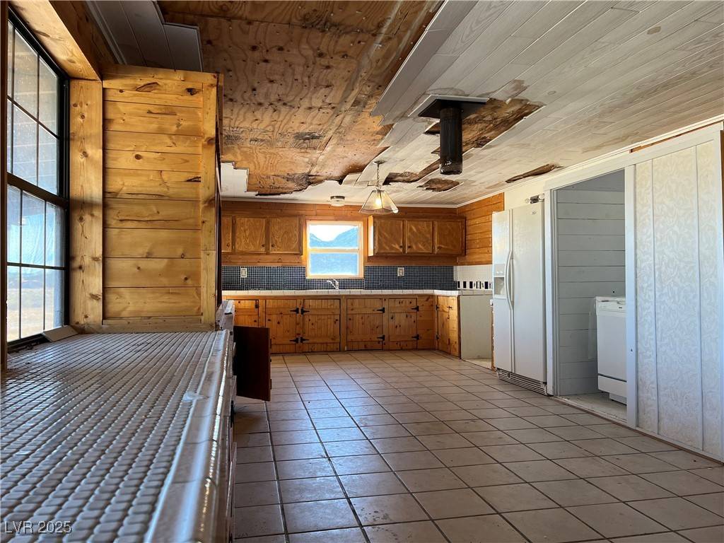 Pahrump, NV 89060,2410 Balzar ST