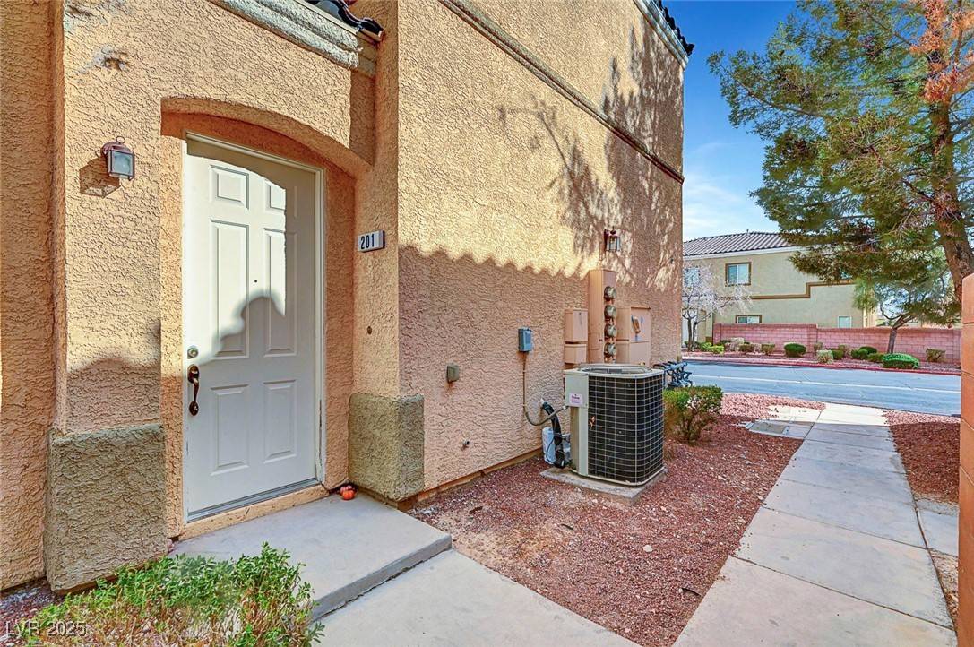 North Las Vegas, NV 89081,4020 Smokey Fog AVE #201