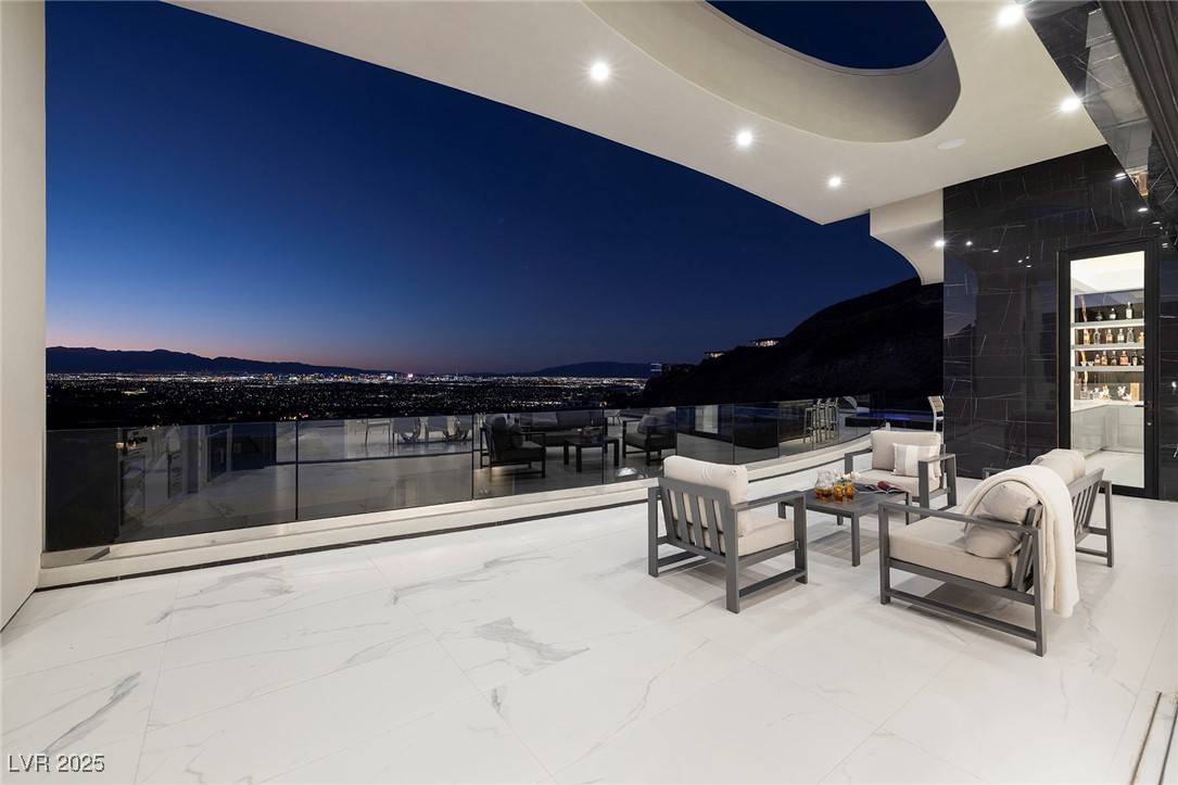 Henderson, NV 89012,667 Solitude Rock CT