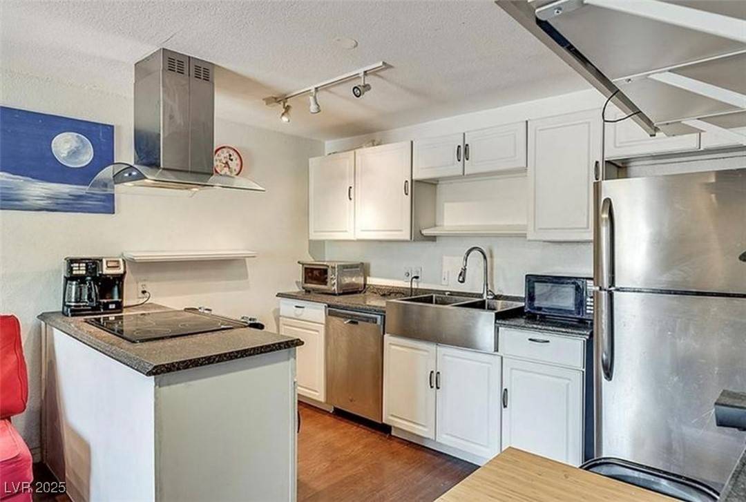 Las Vegas, NV 89119,3712 Royal Crest ST #14