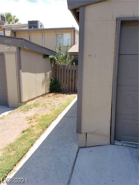 Las Vegas, NV 89121,4231 White Sands AVE