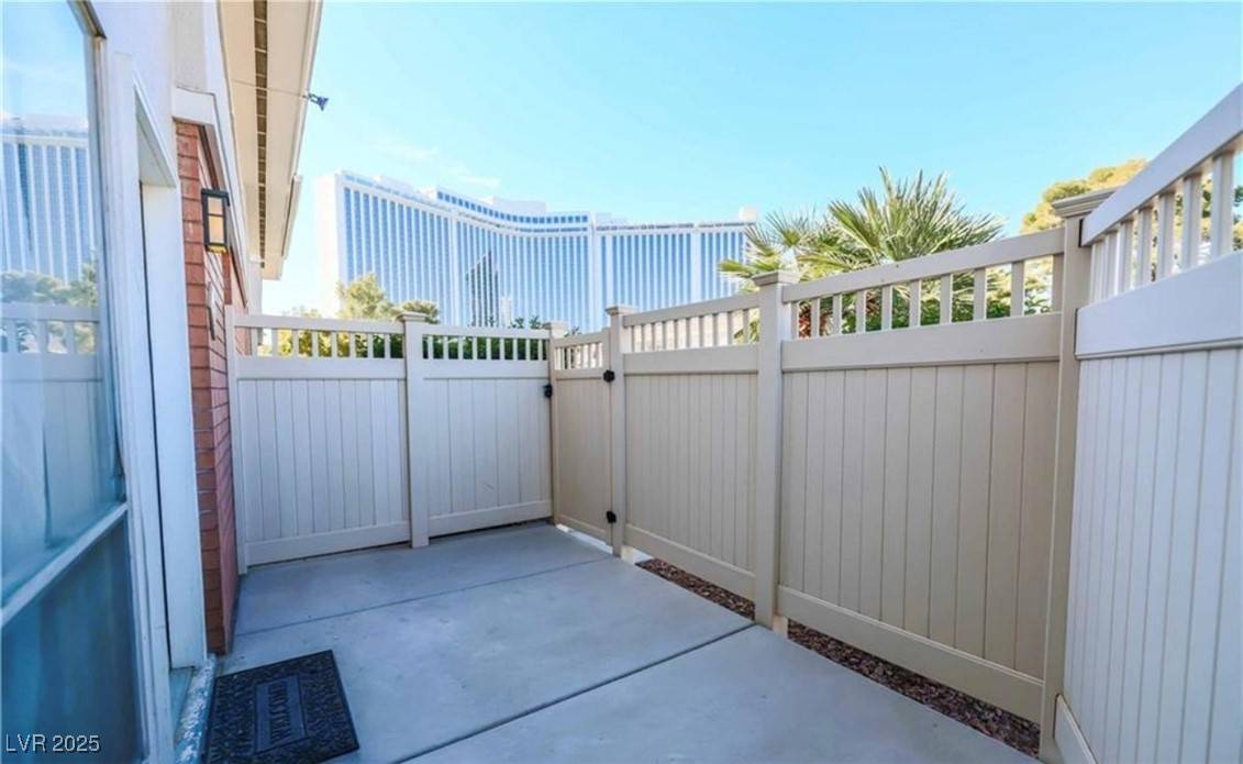 Las Vegas, NV 89109,669 Oakmont AVE #3709