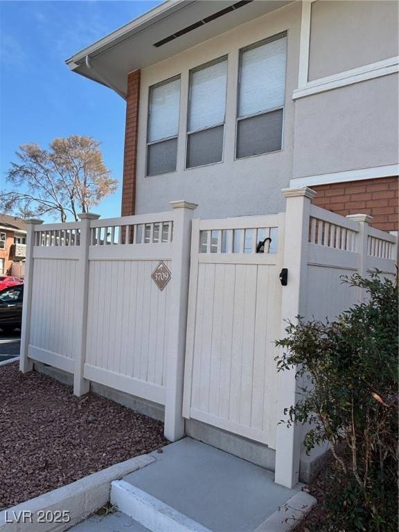 Las Vegas, NV 89109,669 Oakmont AVE #3709