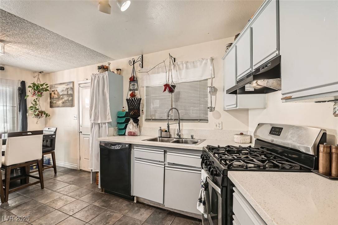 Las Vegas, NV 89121,4944 Rita DR