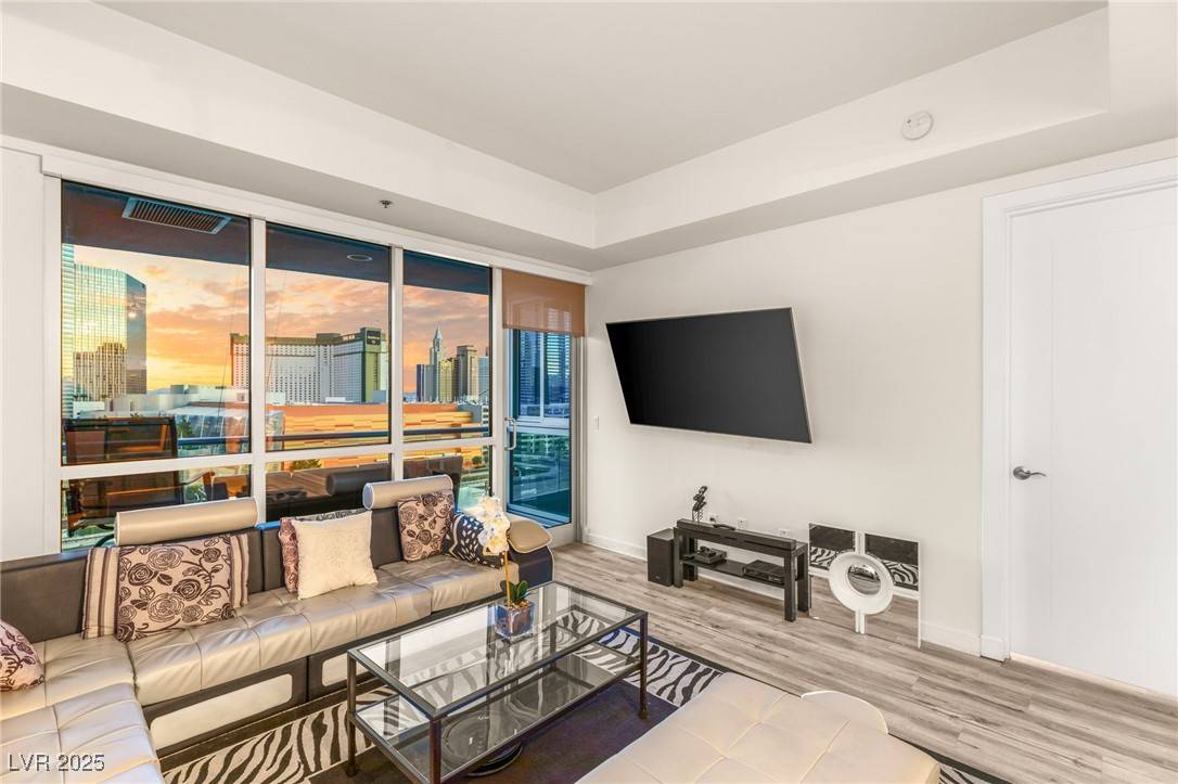 Las Vegas, NV 89103,4575 Dean Martin DR #1103