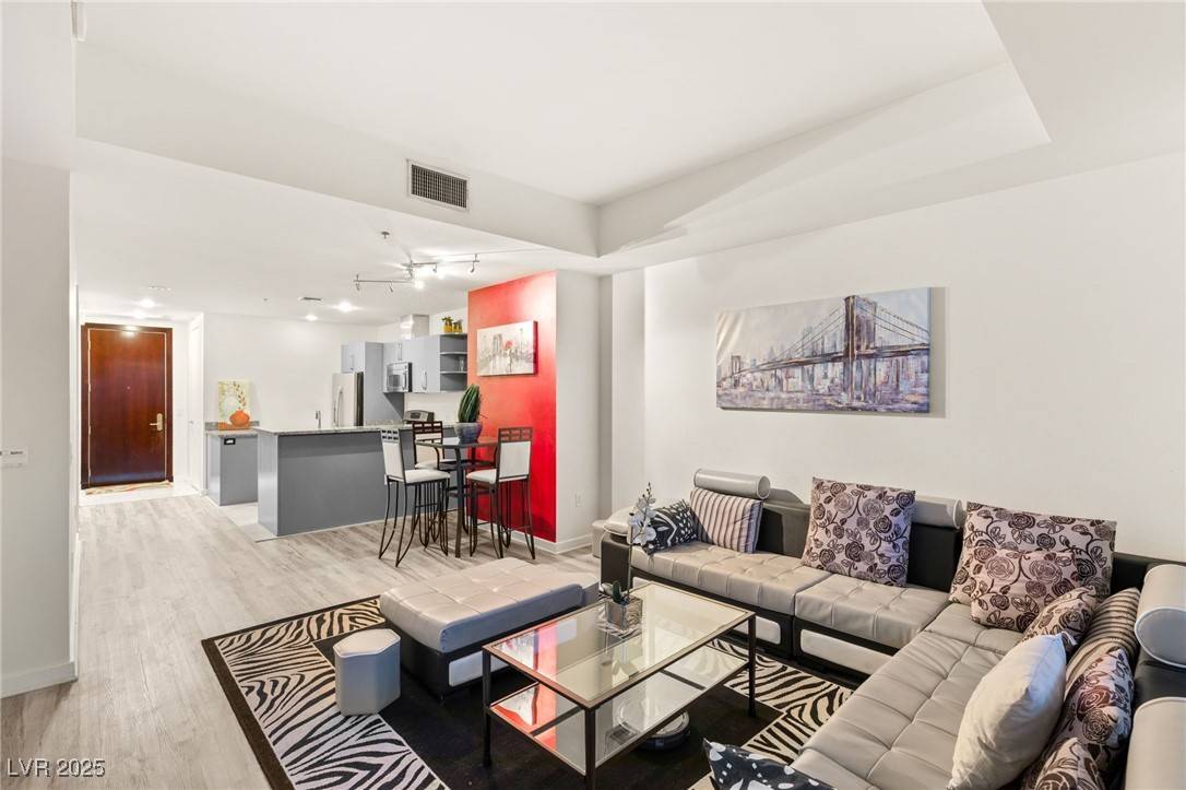 Las Vegas, NV 89103,4575 Dean Martin DR #1103