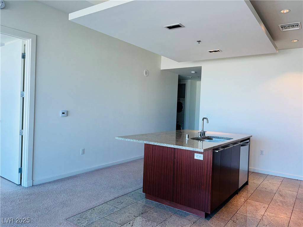 Las Vegas, NV 89103,4471 DEAN MARTIN DR #1104