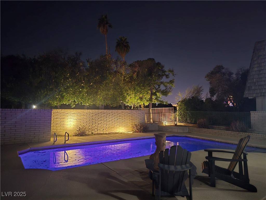 Las Vegas, NV 89109,945 Vegas Valley DR