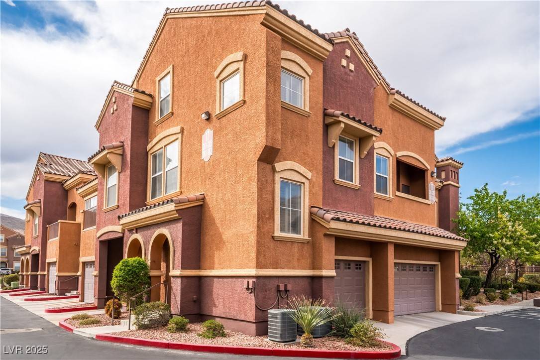 Las Vegas, NV 89129,3975 N Hualapai WAY #285