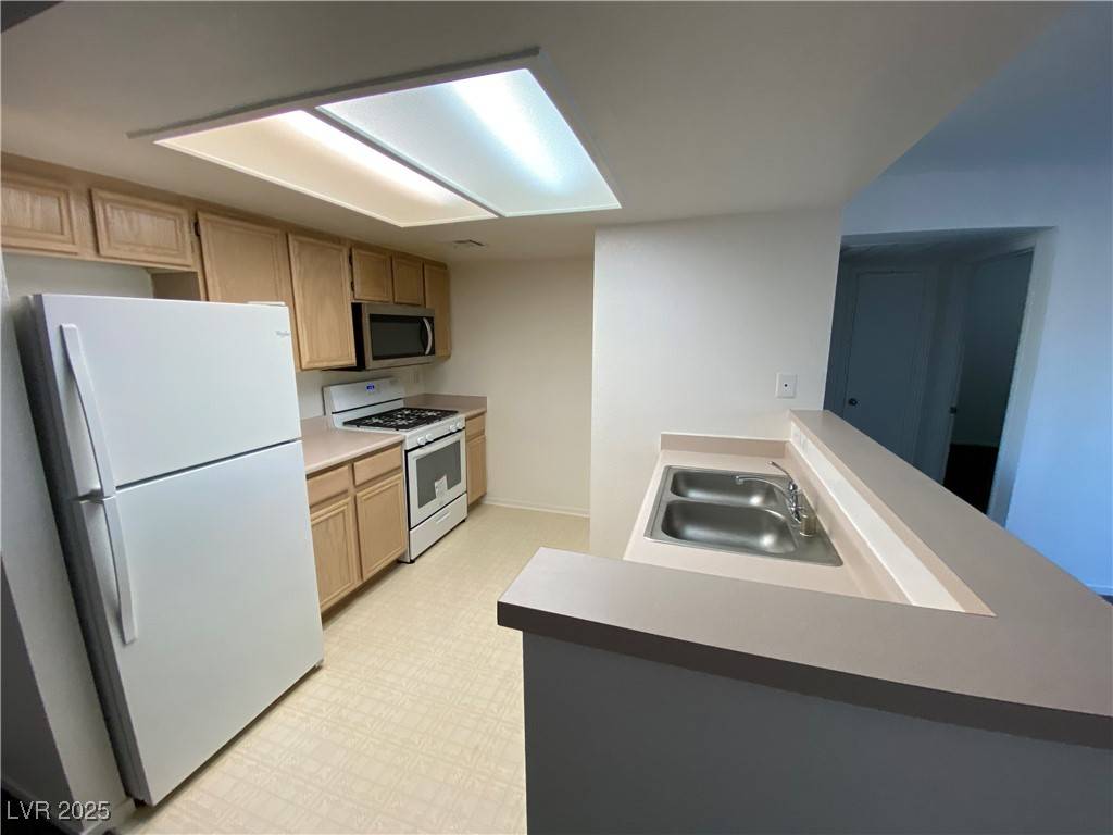 Las Vegas, NV 89113,8070 W RUSSELL RD #2105