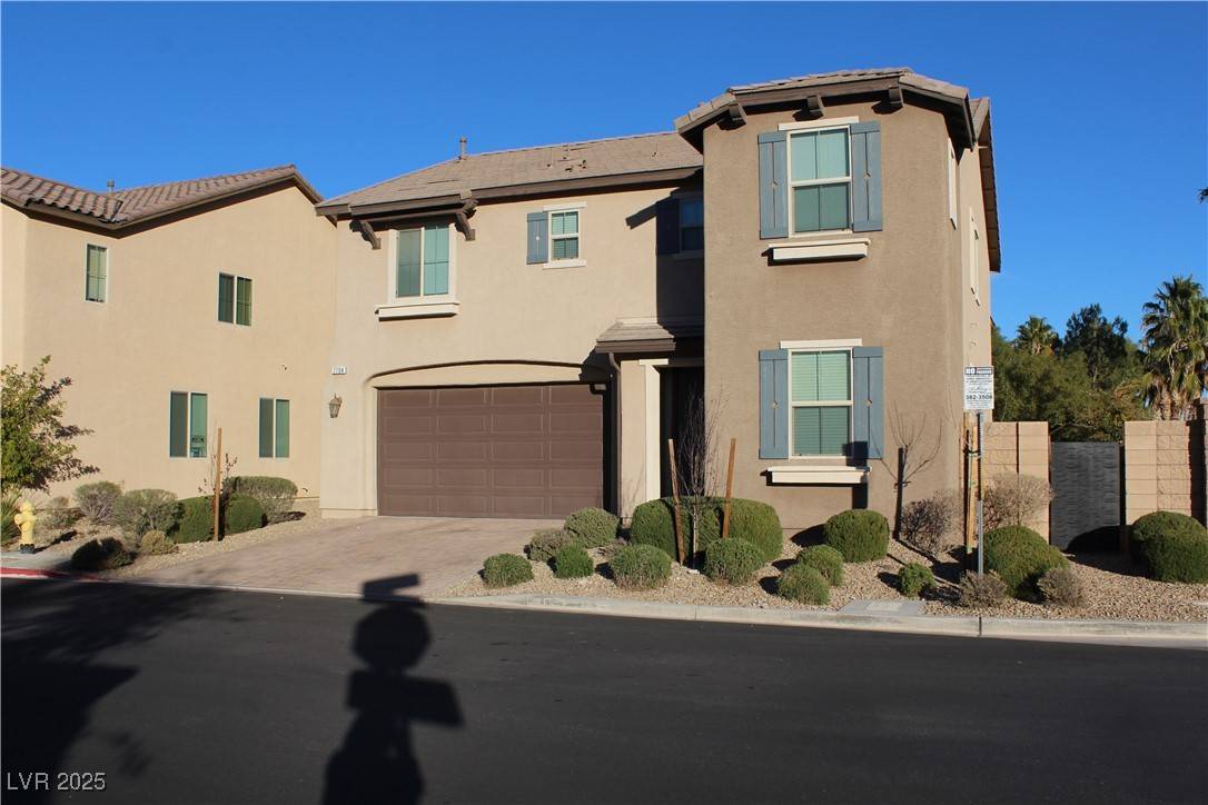 Las Vegas, NV 89113,7704 ALAMOSA CREEK LN