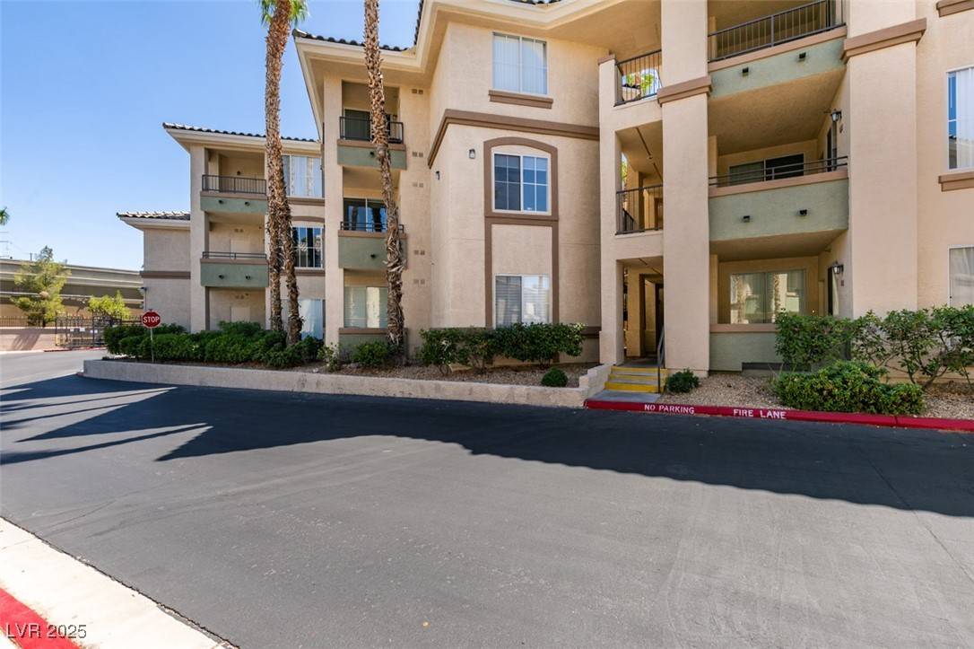 Las Vegas, NV 89113,7151 S Durango DR #211