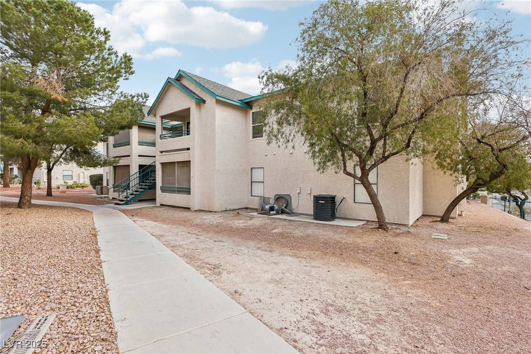 Las Vegas, NV 89118,5241 Lindell RD #202