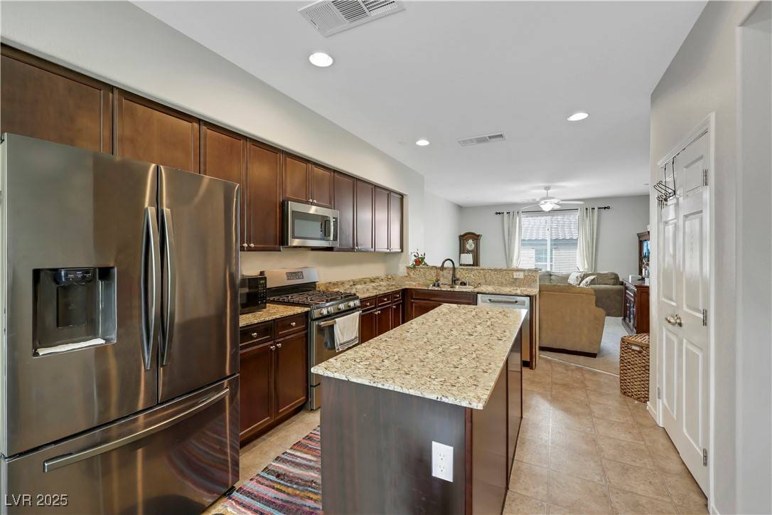 Las Vegas, NV 89115,4511 Townwall ST