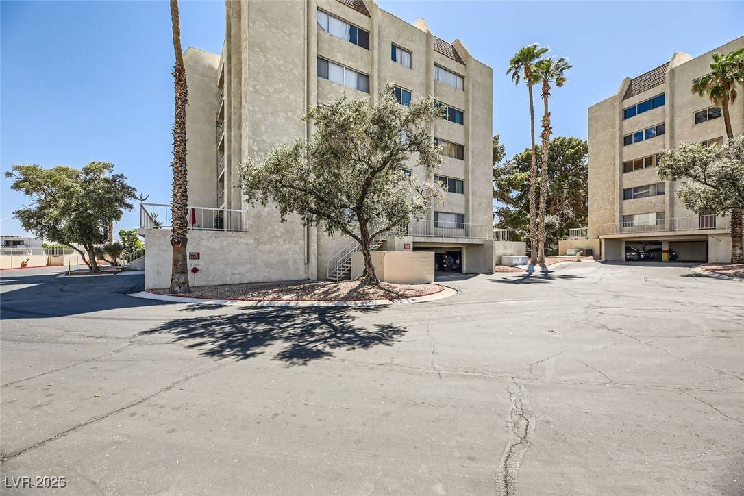 Las Vegas, NV 89169,745 N Royal Crest CIR #158