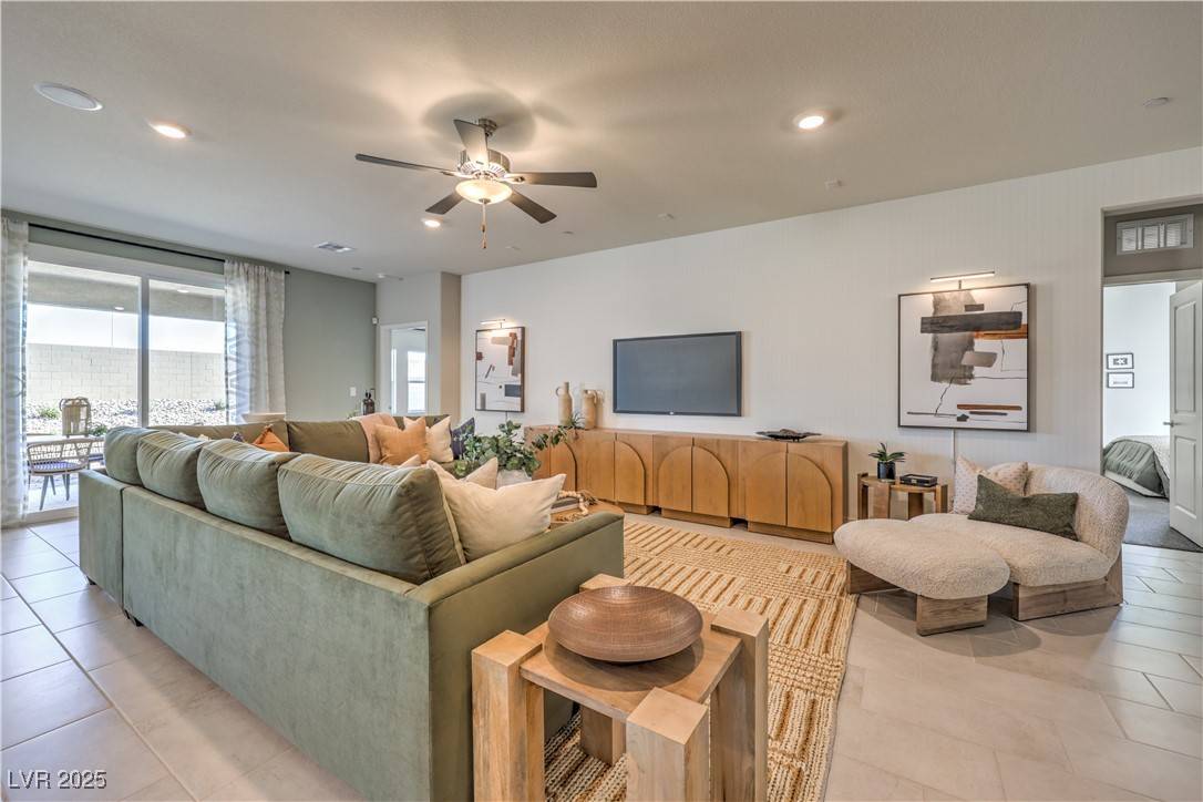 Henderson, NV 89011,506 Copper Falcon AVE