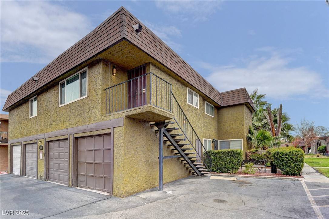 Las Vegas, NV 89169,4666 Monterey CIR #4