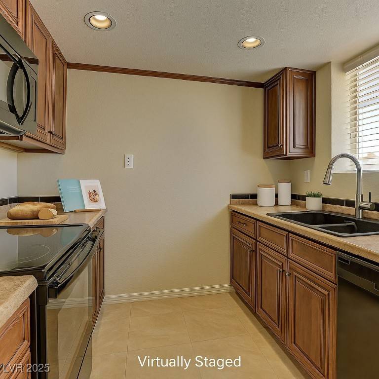 Las Vegas, NV 89122,5345 Silvermist CT #203
