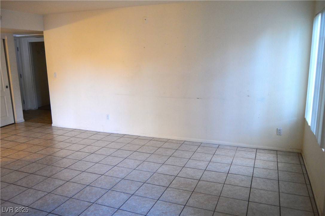 Las Vegas, NV 89128,2121 Sealion DR #105