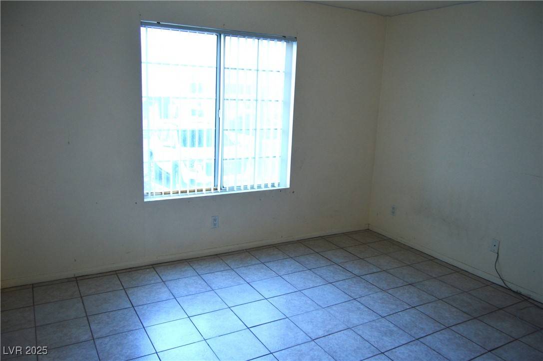 Las Vegas, NV 89128,2121 Sealion DR #105