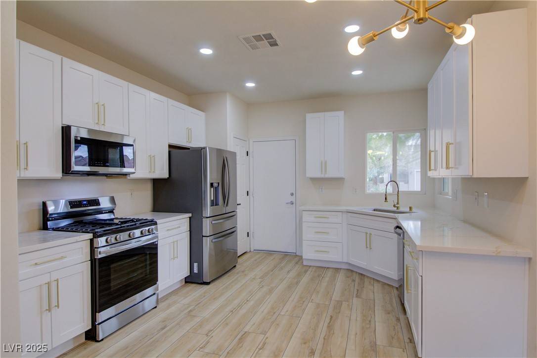 North Las Vegas, NV 89084,3320 Herring Gull LN