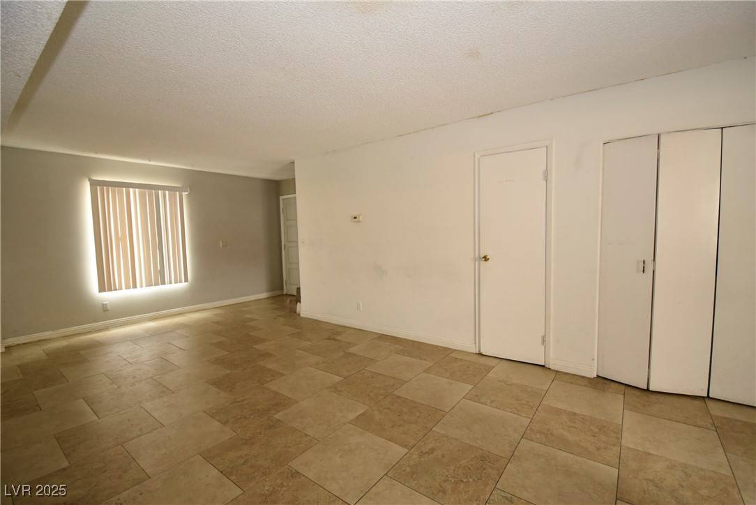 Las Vegas, NV 89108,5612 W Lake Mead BLVD