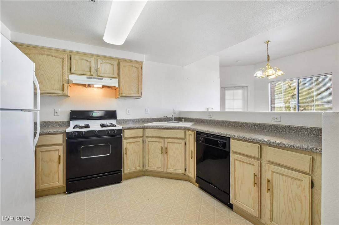 Las Vegas, NV 89122,3400 Cabana DR #2103