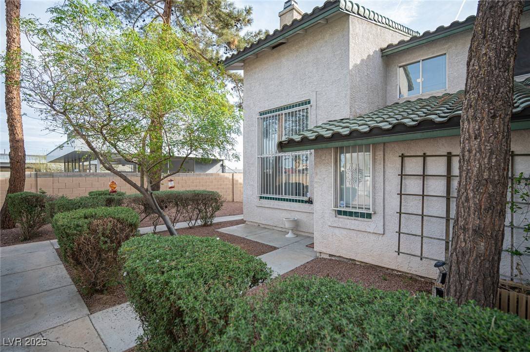 Las Vegas, NV 89121,2430 Old Forge LN #106