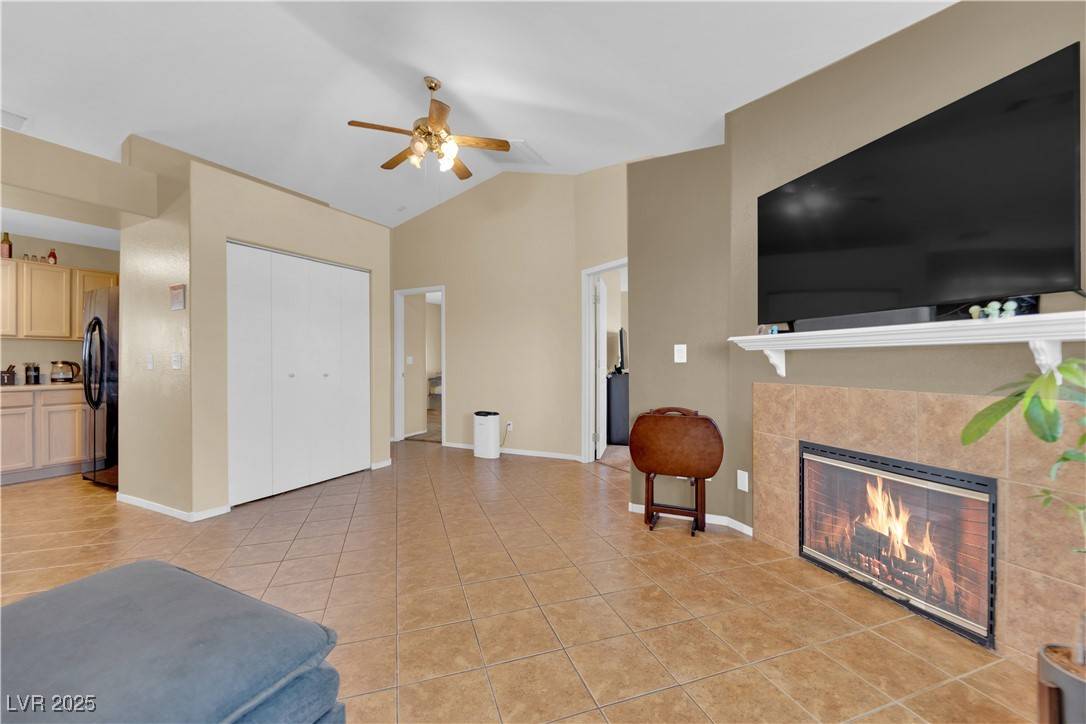 Las Vegas, NV 89122,5335 Duralite ST #203