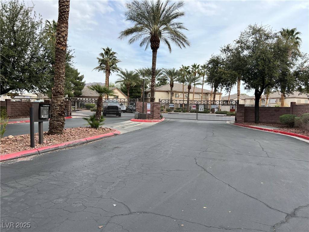 Las Vegas, NV 89122,3400 CABANA DR #2109