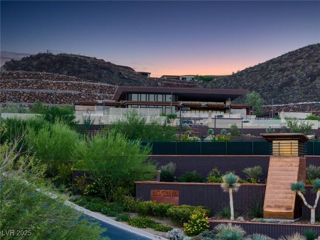 Henderson, NV 89012,25 Sanctuary Peak CT