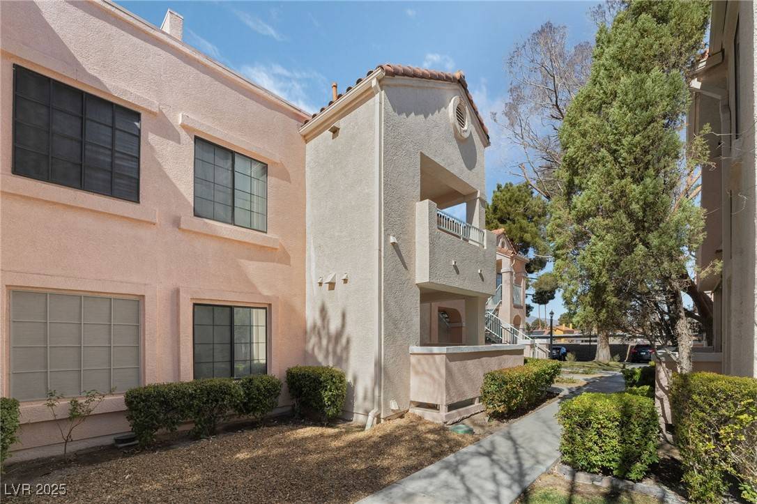 Las Vegas, NV 89103,4861 S Torrey Pines DR #106