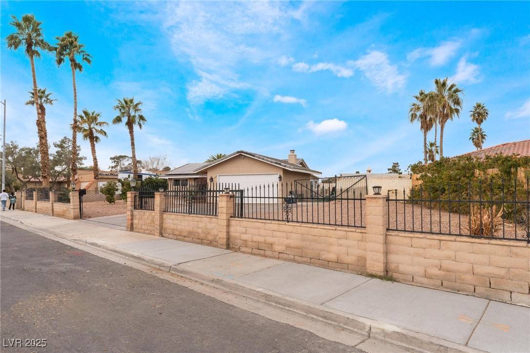 Las Vegas, NV 89119,1462 Rawhide ST