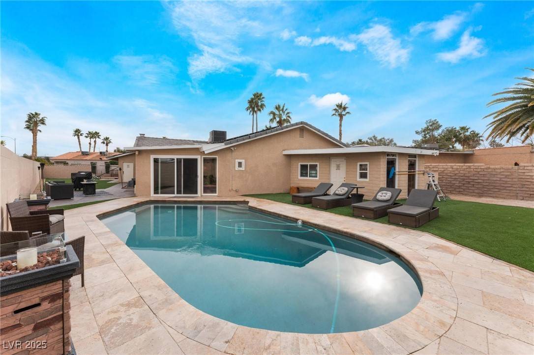 Las Vegas, NV 89119,1462 Rawhide ST