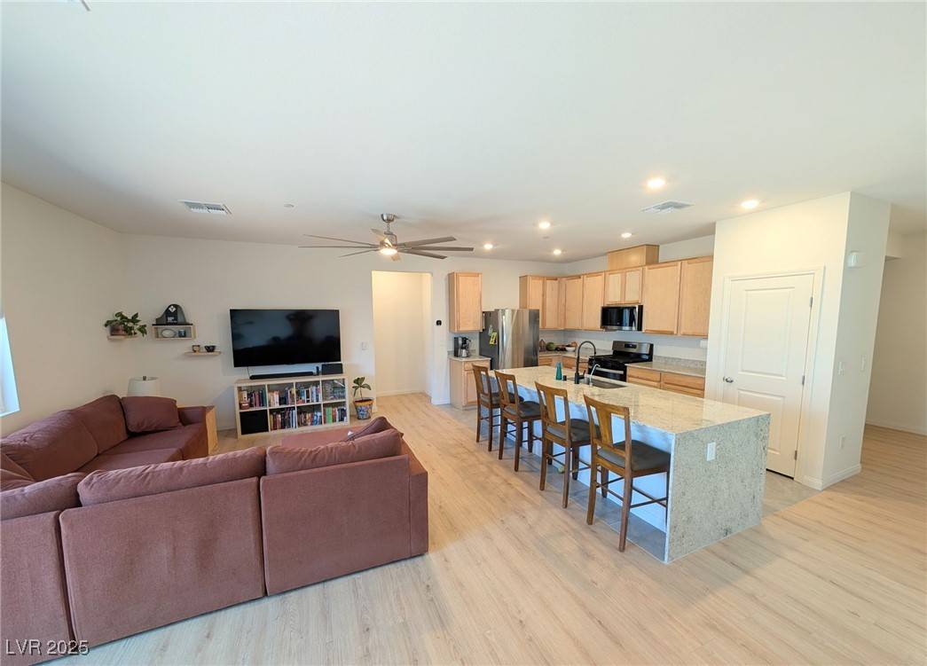 Las Vegas, NV 89166,10009 Locking Biner AVE