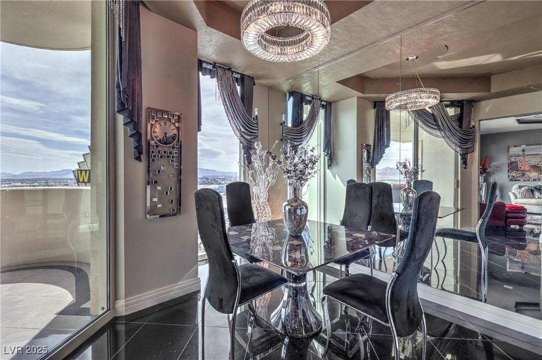 Las Vegas, NV 89109,2857 Paradise RD #2103