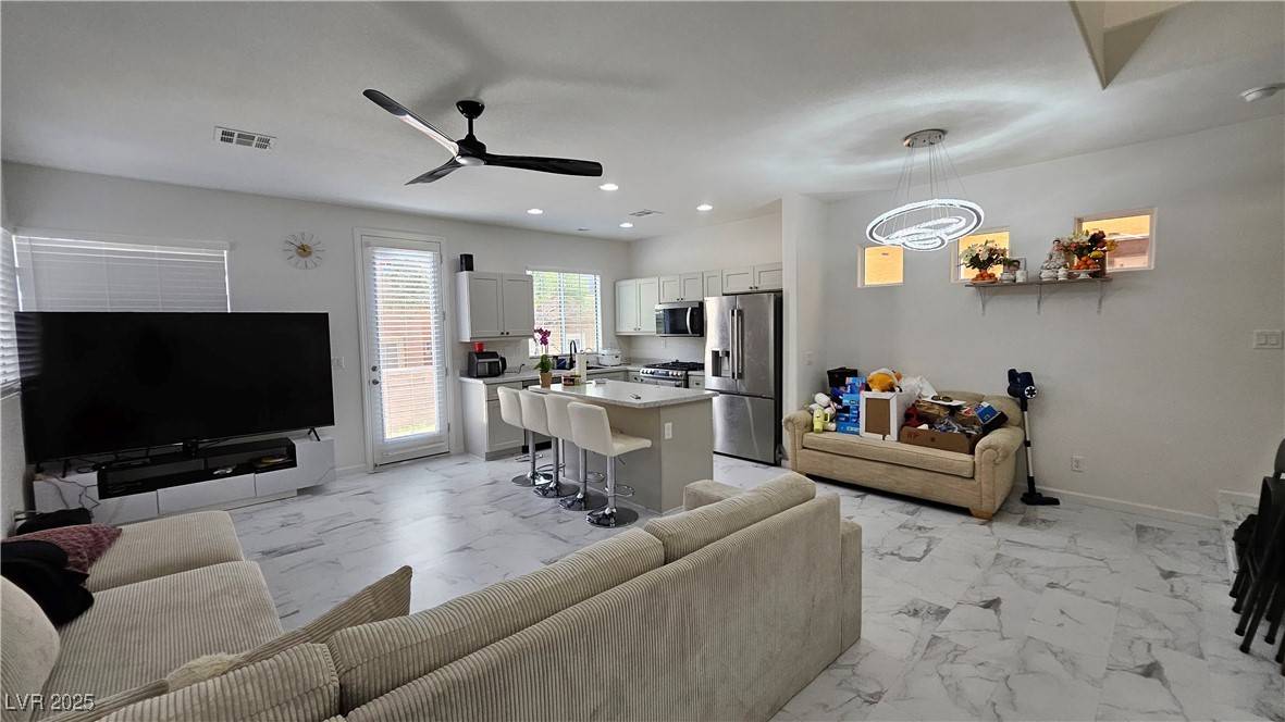 Las Vegas, NV 89147,3634 Surfboard CT