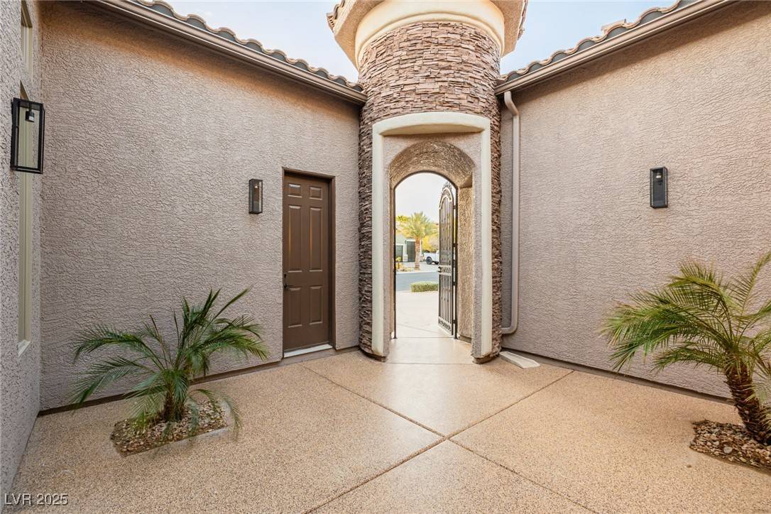 Las Vegas, NV 89139,7682 Rafter CT