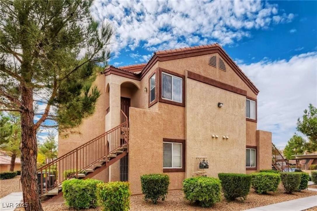 Las Vegas, NV 89148,9580 W Reno AVE #211