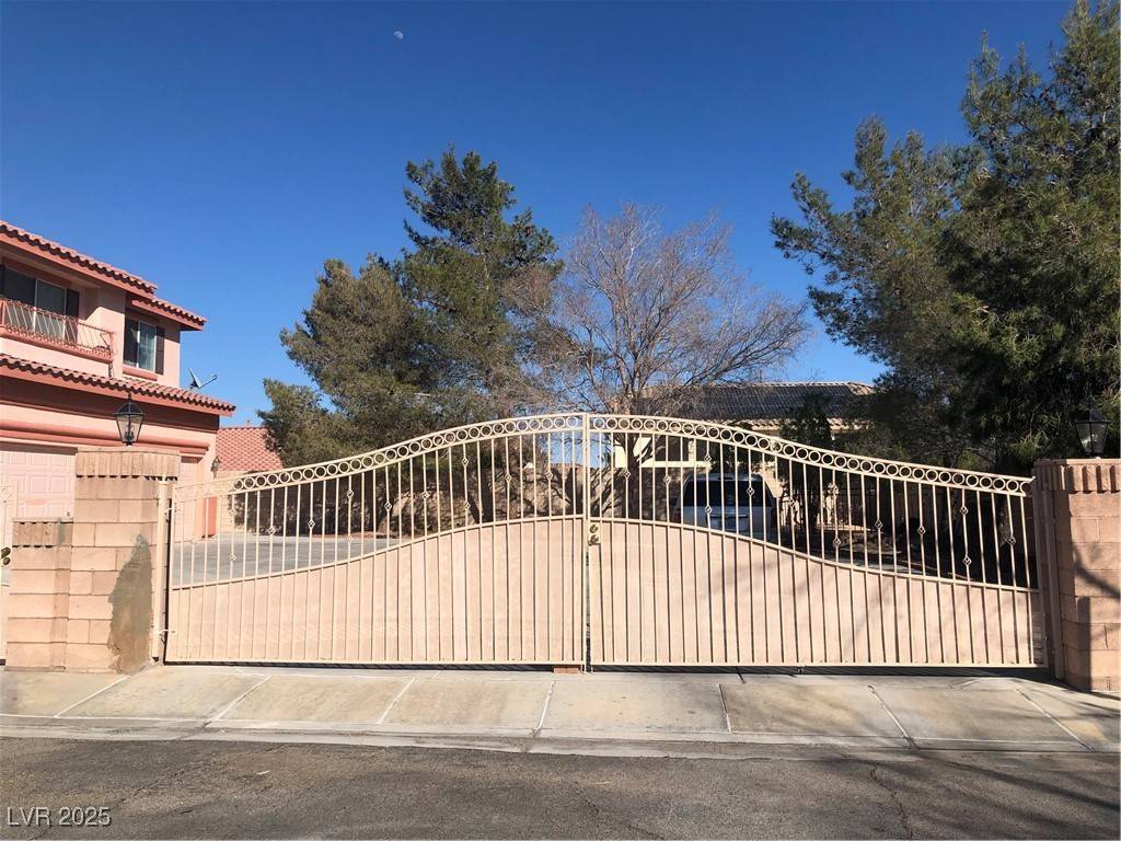 Las Vegas, NV 89117,8122 Delphi CT