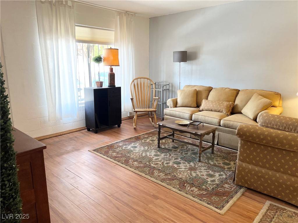 Las Vegas, NV 89169,625 S Royal Crest CIR #2