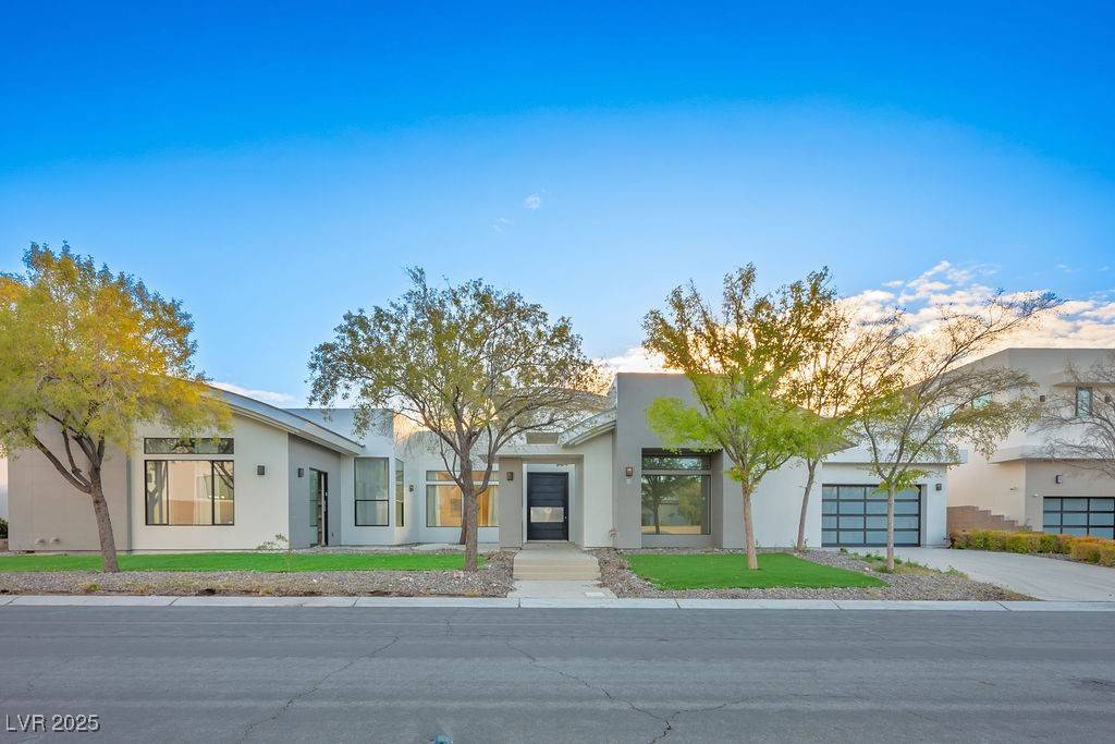 Las Vegas, NV 89117,7434 Yonie CT