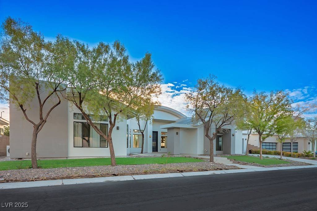 Las Vegas, NV 89117,7434 Yonie CT