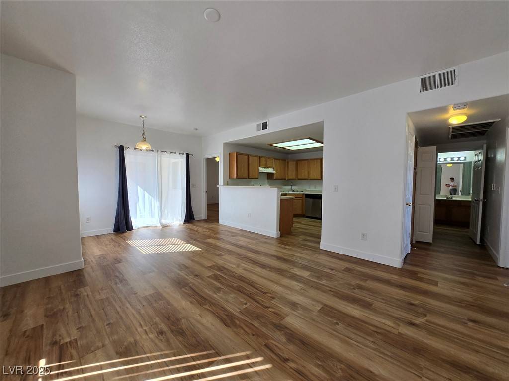 Las Vegas, NV 89120,4655 GOLD DUST AVE #201